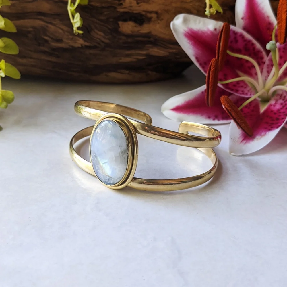NWT Baizaar Moonstone Cabochon Brass Cuff - Picture 3 of 4
